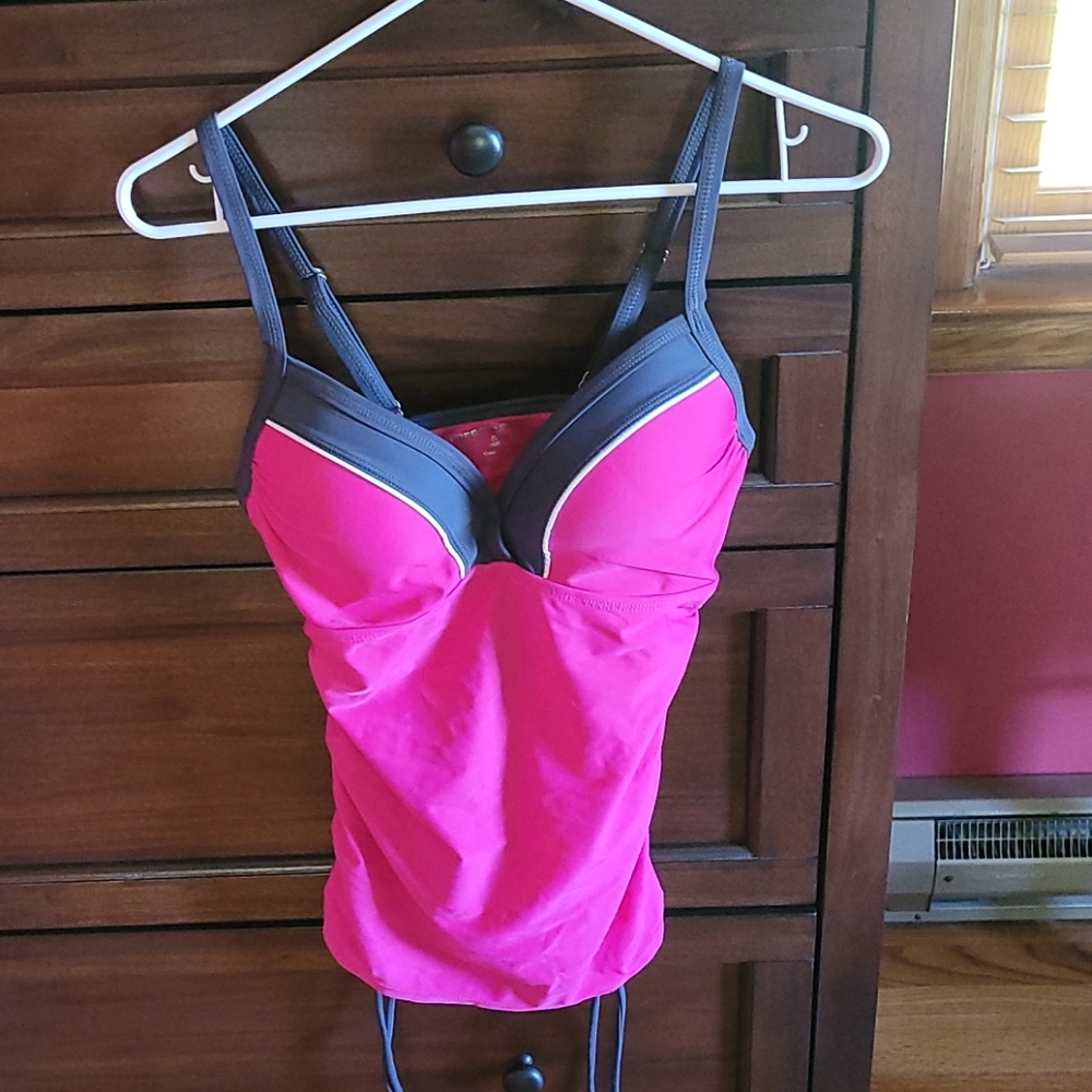 NWOT Womens Tankini Top